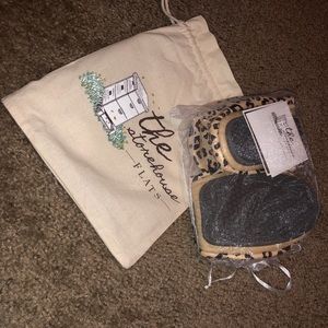 🖤THE STOREHOUSE FLATS in cheetah print🖤 SIZE 7